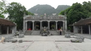 thai vi temple main hall exterior