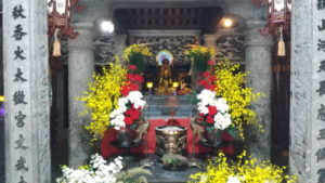 thai vi temple main hall inside