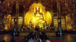 three pagodas temple inside statue1