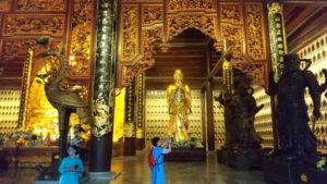 three pagodas temple inside statue2
