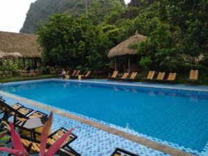 trang an bangalow pool