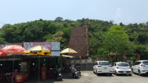 hai van pass peak shop