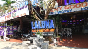 laluna bar and restaurant exterior