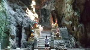 marble mountain huyen khong cave2