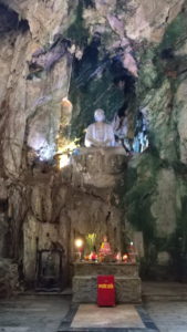 marble mountain huyen khong cave3