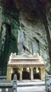 marble mountain huyen khong cave4