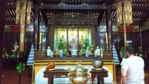 thien mu pagoda main hall inside2