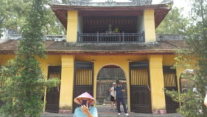thien mu pagoda triple gate behind