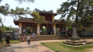 thien mu pagoda triple gate far