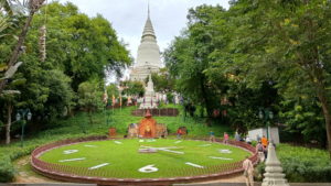 wat phnom clock tower