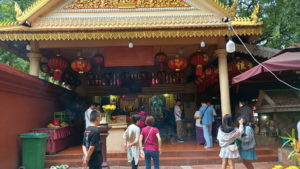 wat phnom next to the main hall