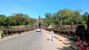 angkor thom south gate front