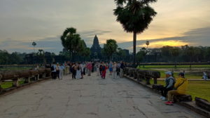 angkor wat front early morning front