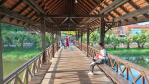 art market bridge daytime1