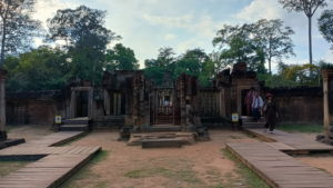 banteay srei 1st wall front