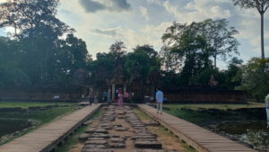 banteay srei 2nd wall front