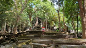 beng mealea western gate front