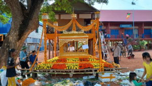 kampong phluk near wat