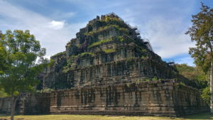 prasat prang diagonal far