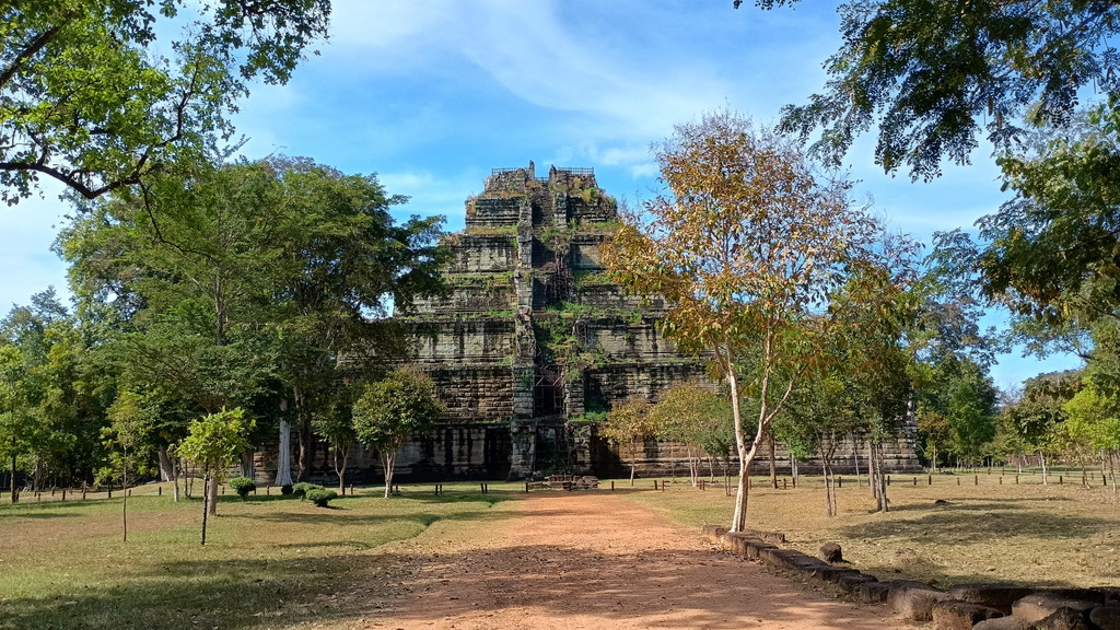prasat prang front far