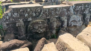prasat prang top garuda