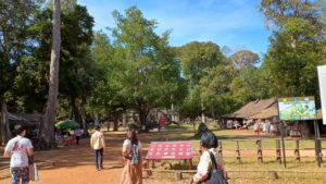prasat thom complex parking