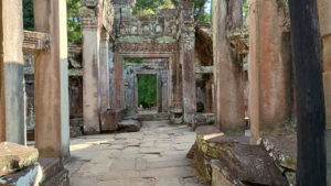 preah khan dancers hall far