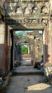 preah khan dancers hall near
