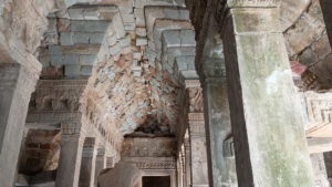 ta prohm front piller inside1