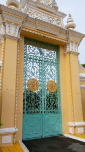 royal palace victory gate
