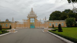 royal palace victory gate inside near