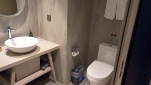 fillmore hotel bath1