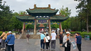 jinci shengjingpailou front near