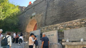 yanmenguan wengcheng entrance diagonally