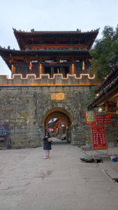 zhaohuagucheng zhanfengmen near night