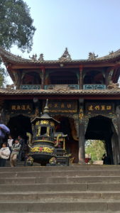 dujiangyan ermiao langzudian front far